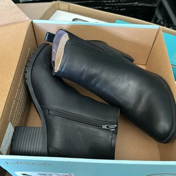 LifeStride Women's Mesa Chelsea Bootie - Picture 2 of 7